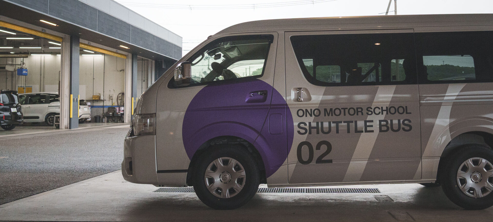 SHUTTLE BUS 02