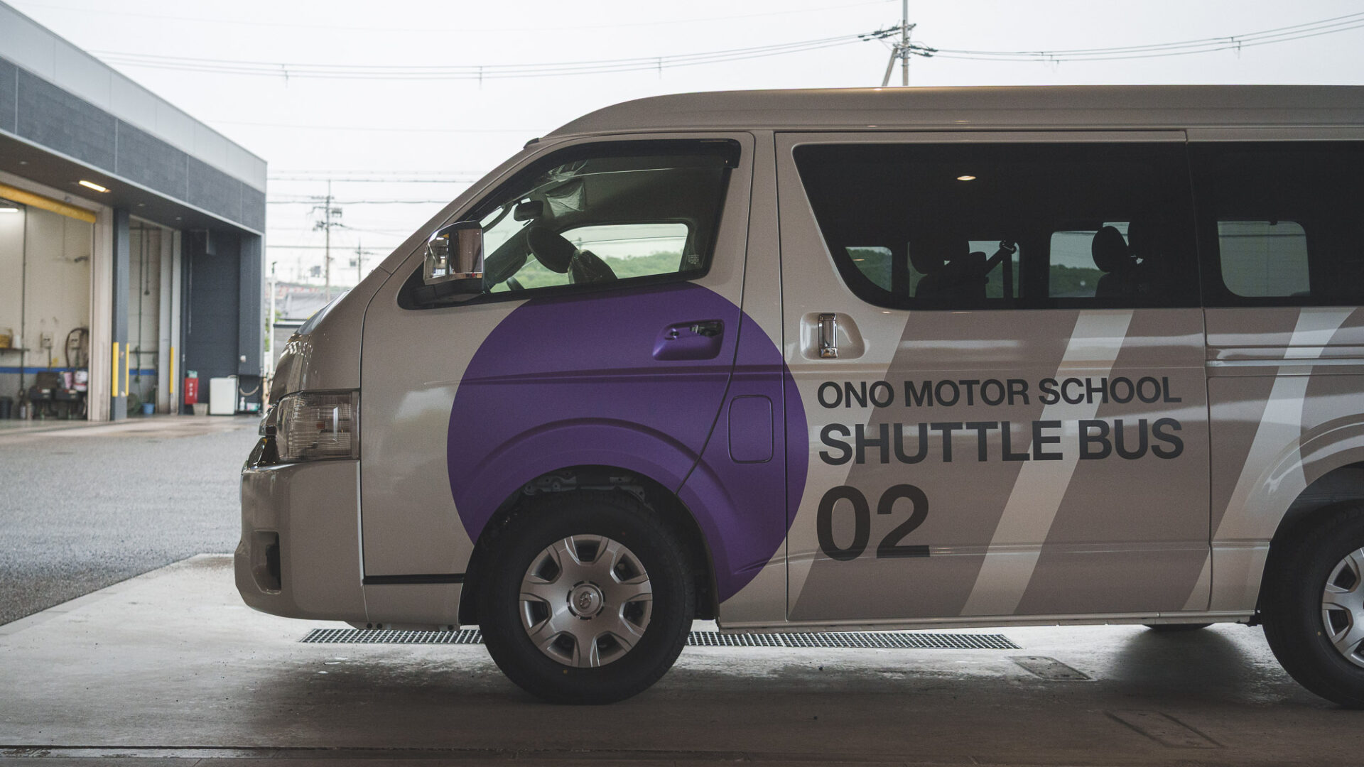 SHUTTLE BUS 02